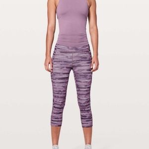Lululemon Speed Up Crop 21” size 4
